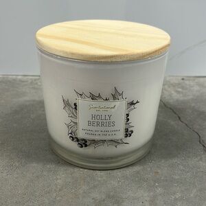 Scentsational Holly Berries Candle Glass Jar 26oz Soy Blend Christmas